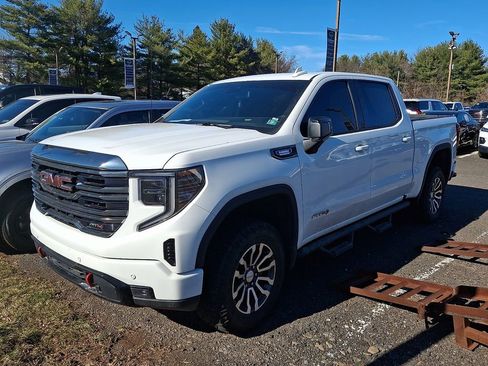 Certified 2022 GMC Sierra 1500 AT4 w/ AT4 Premium Package image 3