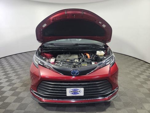 Used 2021 Toyota Sienna XLE image 14