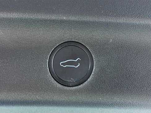 Used 2022 Tesla Model Y Long Range image 30