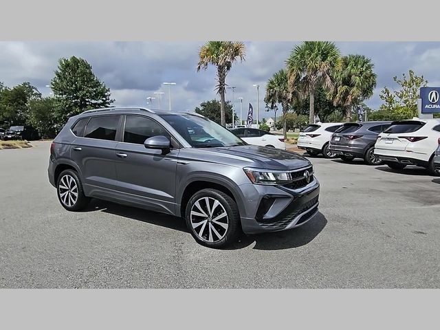 Used 2023 Volkswagen Taos SE w/ Panoramic Sunroof Package FWD image 29