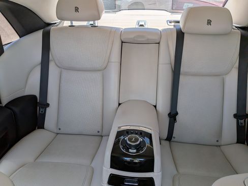 Used 2015 Rolls-Royce Ghost RWD image 13
