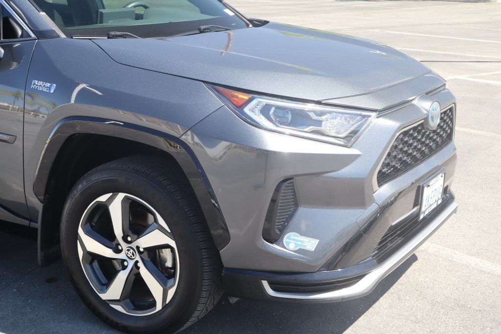 Used 2021 Toyota RAV4 SE w/ Weather & Moonroof Package AWD/4WD image 9