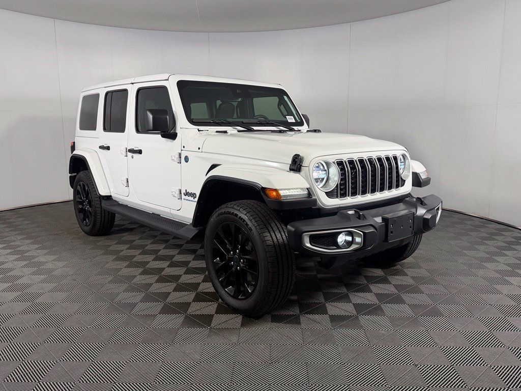 Used 2025 Jeep Wrangler Unlimited Sahara w/ Safety Group AWD/4WD image 4