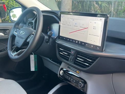 Certified 2024 Ford Escape SE image 28