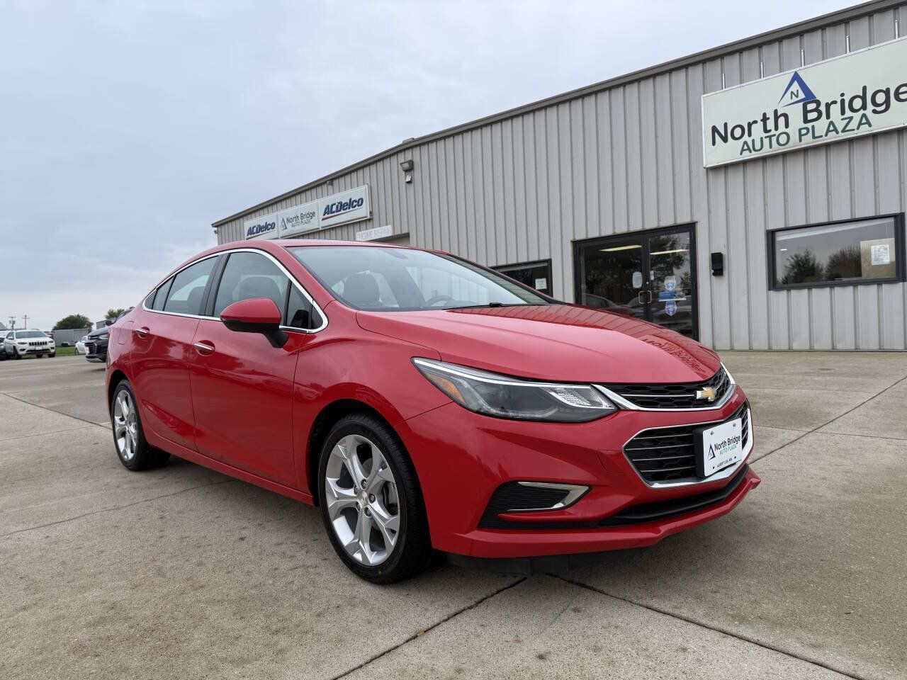 Used 2018 Chevrolet Cruze Premier FWD image 1