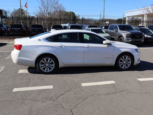 Used 2017 Chevrolet Impala LT w/ Convenience Package image 11
