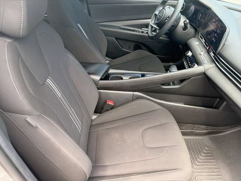 Used 2023 Hyundai Elantra SEL w/ Convenience Package FWD image 8