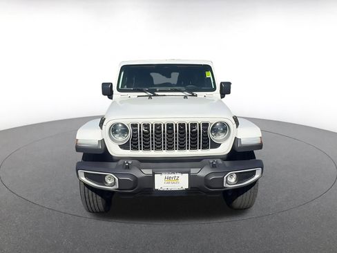 Used 2025 Jeep Wrangler Unlimited Sahara AWD/4WD image 4