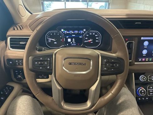 Used 2021 GMC Yukon Denali w/ Denali Premium Package image 18