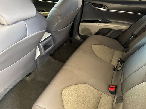 Used 2019 Toyota Camry LE image 12