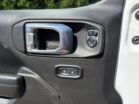 Used 2025 Jeep Wrangler Unlimited Rubicon AWD/4WD image 21