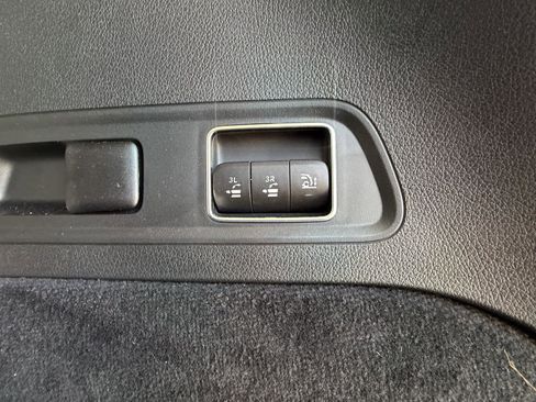 Used 2025 Mercedes-Benz GLS 450 4MATIC image 25