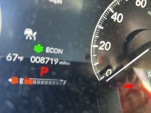 Used 2025 Honda HR-V LX image 2