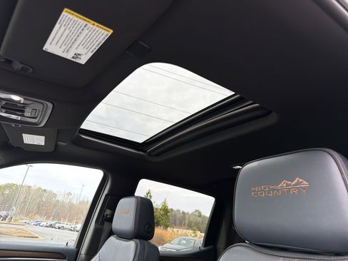 Used 2022 Chevrolet Silverado 1500 High Country w/ High Country Premium Package image 30