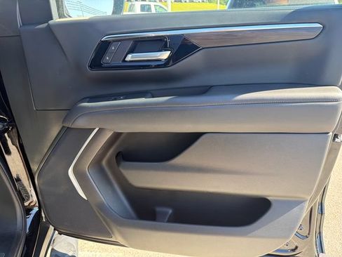 Used 2025 Chevrolet Suburban Z71 AWD/4WD image 50