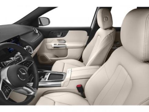Used 2025 Mercedes-Benz GLA 250 4MATIC image 12