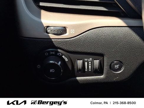 Used 2018 Jeep Cherokee Limited AWD/4WD image 24