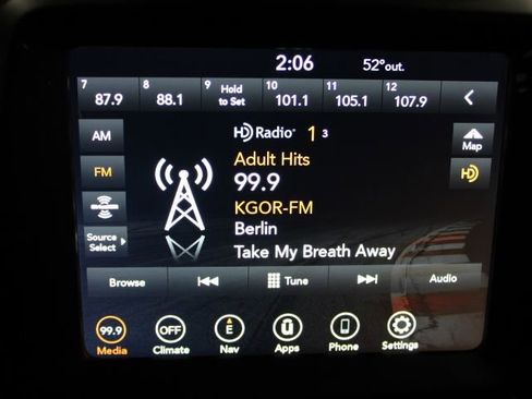 Used 2023 Jeep Renegade Latitude image 40