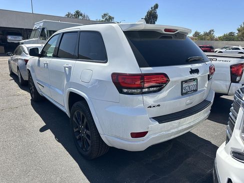 Used 2021 Jeep Grand Cherokee Laredo X AWD/4WD image 3