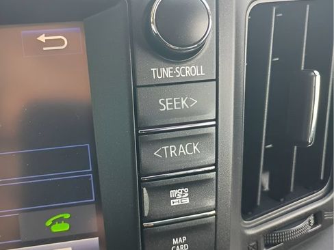 Used 2017 Toyota RAV4 Limited FWD image 23