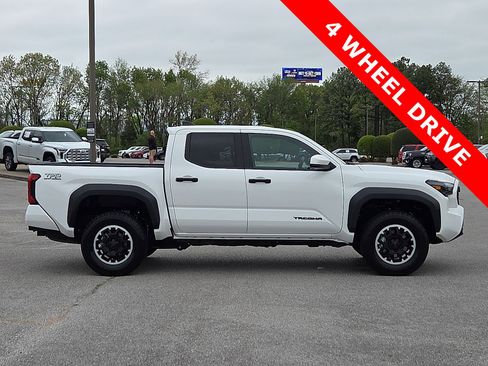 Used 2024 Toyota Tacoma TRD Off-Road AWD/4WD image 6