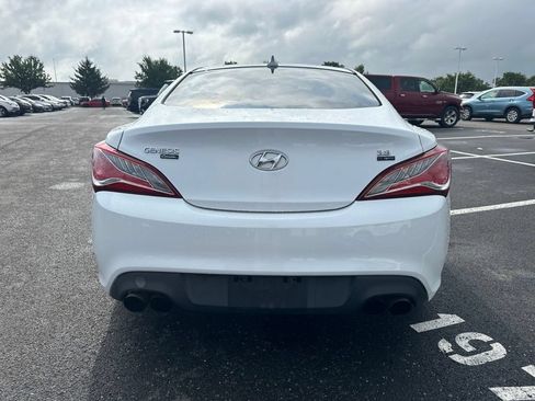 Used 2016 Hyundai Genesis Coupe 3.8 RWD image 10