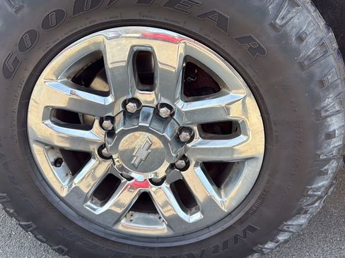 Used 2016 Chevrolet Silverado 2500 LT w/ LT Convenience Package AWD/4WD image 5