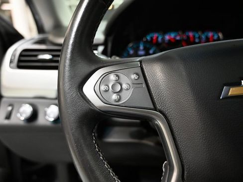 Used 2018 Chevrolet Suburban LT image 24