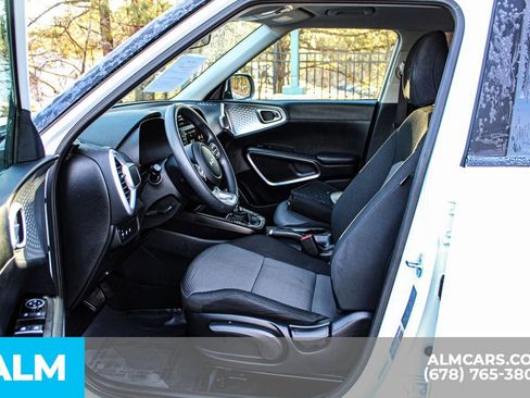 Used 2025 Kia Soul LX w/ LX Technology Package image 17