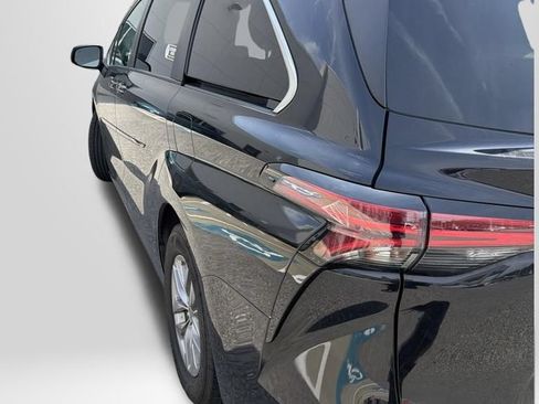 Used 2022 Toyota Sienna LE FWD image 7