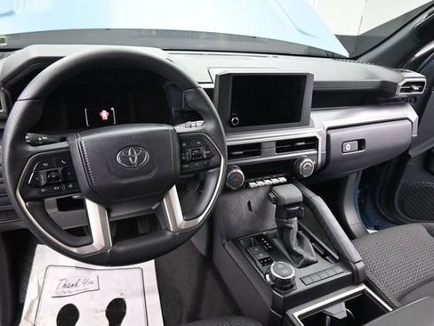 Used 2025 Toyota 4Runner SR5 AWD/4WD image 27