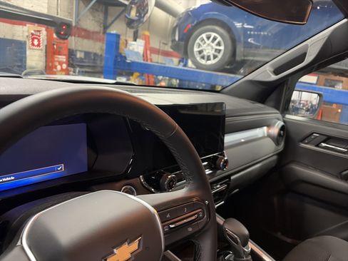 Certified 2024 Chevrolet Colorado LT image 10