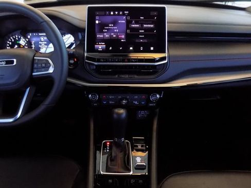 Certified 2025 Jeep Compass Trailhawk AWD/4WD image 17