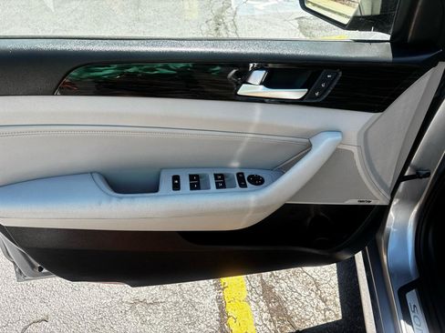 Used 2016 Hyundai Sonata Limited w/ Option Group 04 FWD image 12