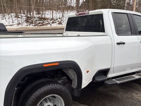 Used 2023 GMC Sierra 3500 Pro w/ Convenience Package image 9