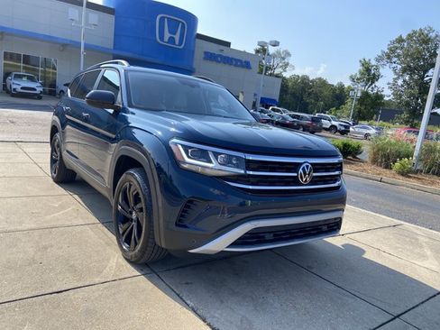 Used 2023 Volkswagen Atlas SE w/ Panoramic Sunroof Package FWD image 4
