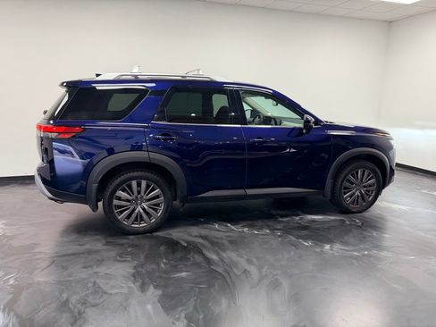 Used 2022 Nissan Pathfinder SL AWD/4WD image 10