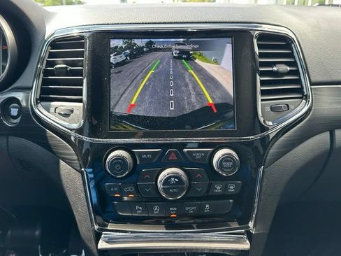 Used 2022 Jeep Grand Cherokee Laredo X AWD/4WD image 36
