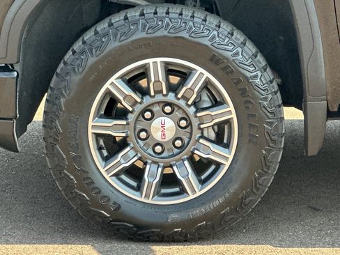 Used 2024 GMC Sierra 1500 AT4 w/ Technology Package AWD/4WD image 24