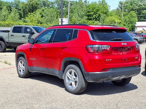Used 2024 Jeep Compass Latitude AWD/4WD image 2