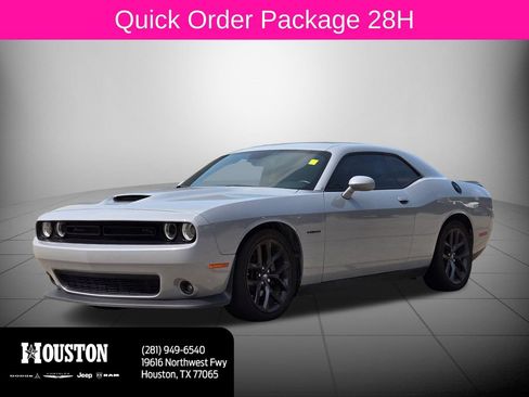 Used 2022 Dodge Challenger R/T w/ Blacktop Package RWD image 9