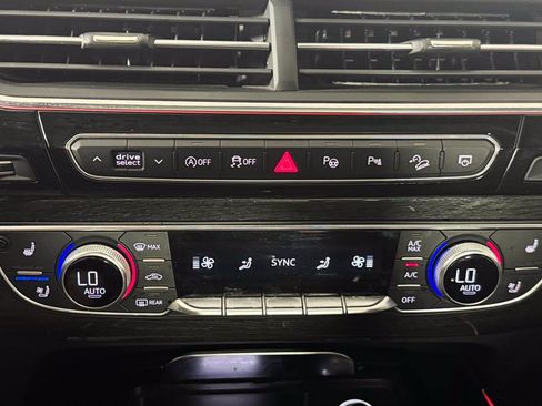 Used 2019 Audi Q7 3.0T Prestige w/ Prestige Package AWD/4WD image 22