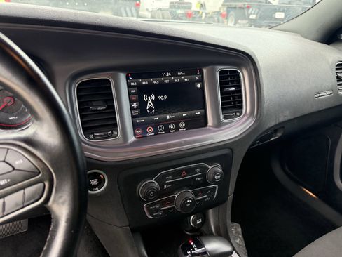 Used 2023 Dodge Charger SXT RWD image 19