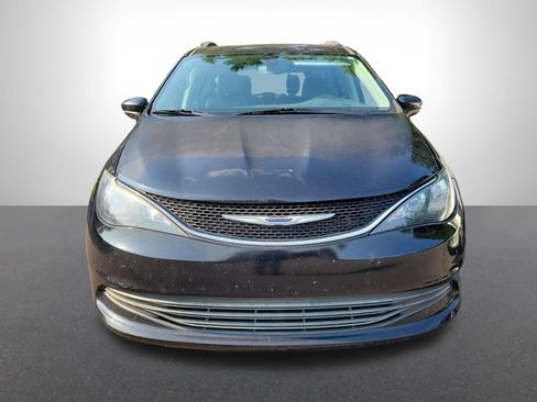 Used 2020 Chrysler Voyager Lxi FWD image 2