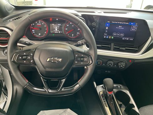 Used 2024 Chevrolet Trax RS w/ Sunroof Package image 14