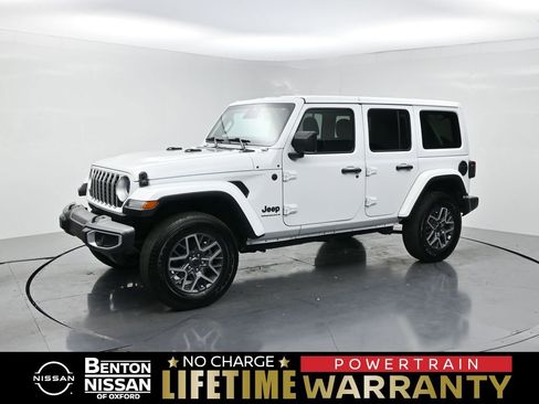 Used 2026 Jeep Wrangler Unlimited Sahara AWD/4WD image 1
