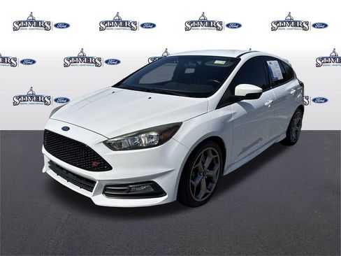 Used 2017 Ford Focus ST image 3