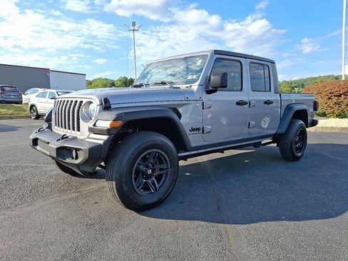 Certified 2020 Jeep Gladiator Sport w/ Quick Order Package 24S image 3