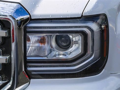 Used 2018 GMC Sierra 1500 SLT image 3