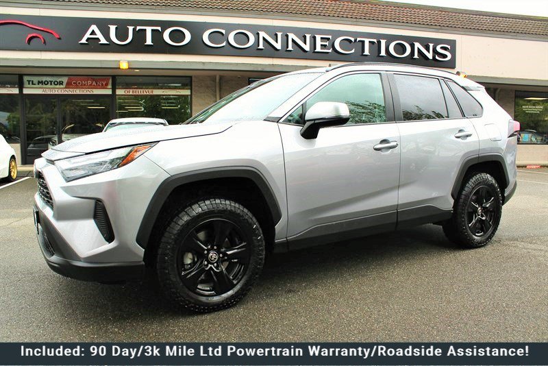 Used 2022 Toyota RAV4 XLE AWD/4WD image 1